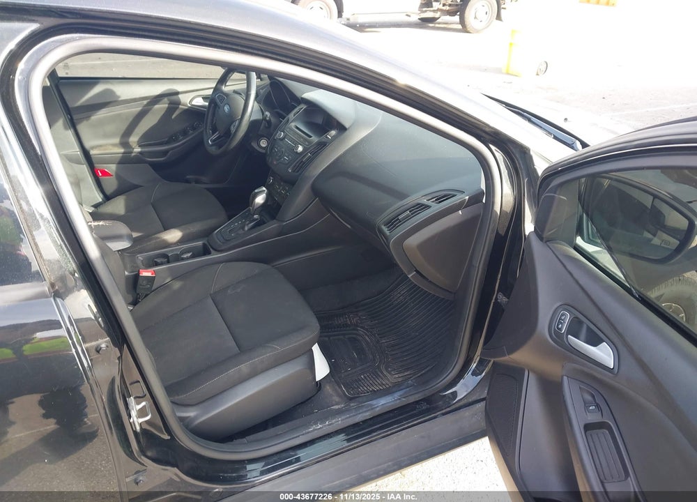 2015 FORD FOCUS SE VIN: 1FADP3K24FL239724