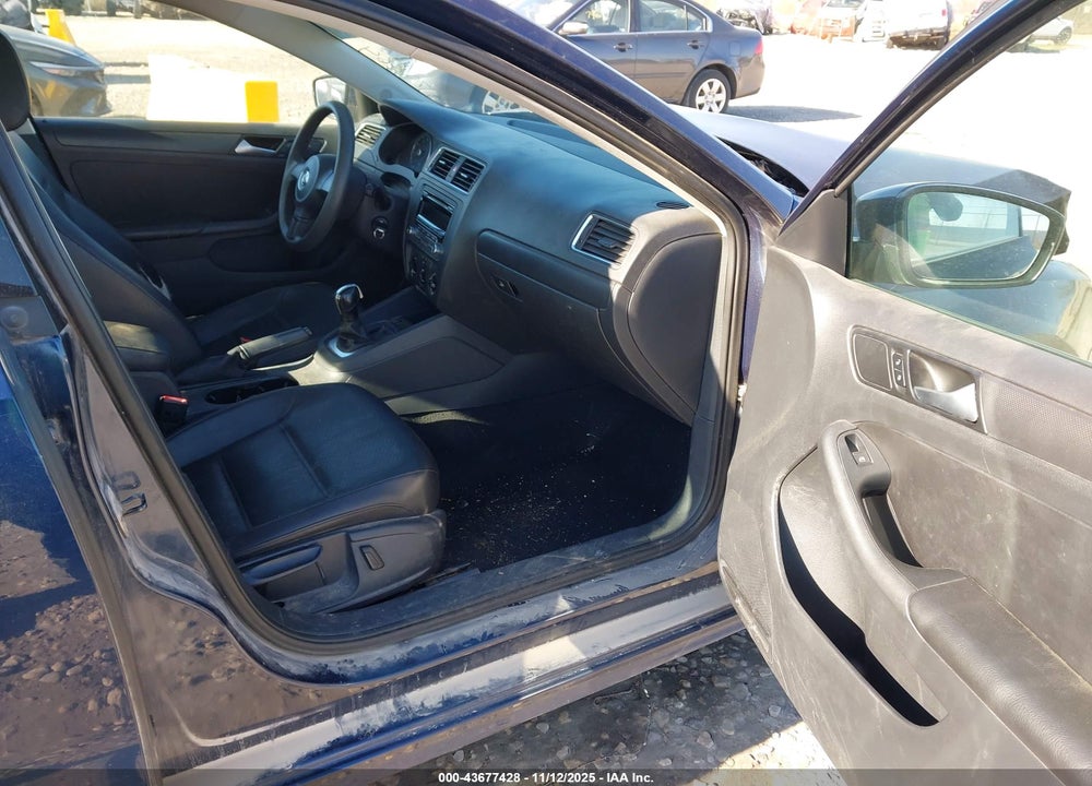 2014 VOLKSWAGEN JETTA 1.8T SE VIN: 3VWD17AJ2EM302163