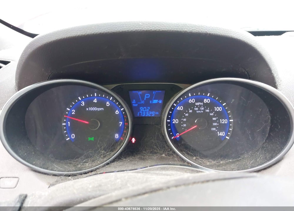 2011 HYUNDAI TUCSON GL VIN: KM8JT3AB3BU198903