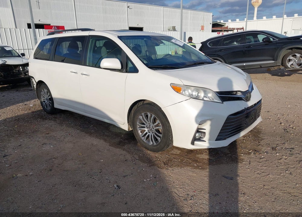 2019 TOYOTA SIENNA XLE 8 PASSENGER VIN: 5TDYZ3DC5KS996829