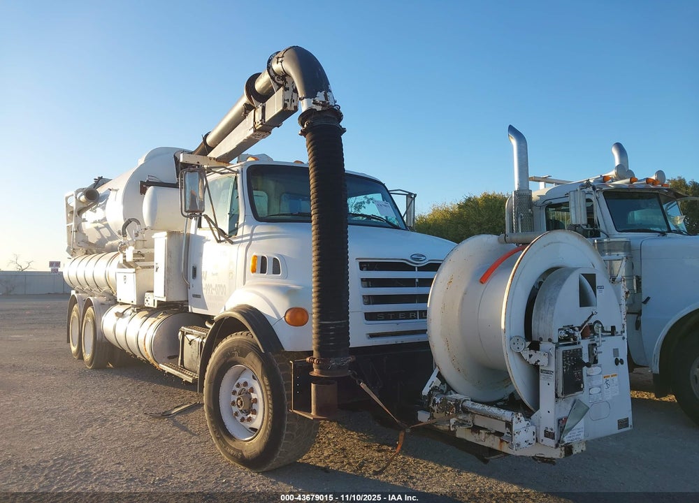 2004 STERLING TRUCK LT 7500 VIN: 2FZHATAK74AM36682