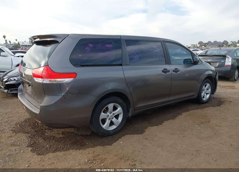 2011 TOYOTA SIENNA VIN: 5TDKA3DC7BS008205