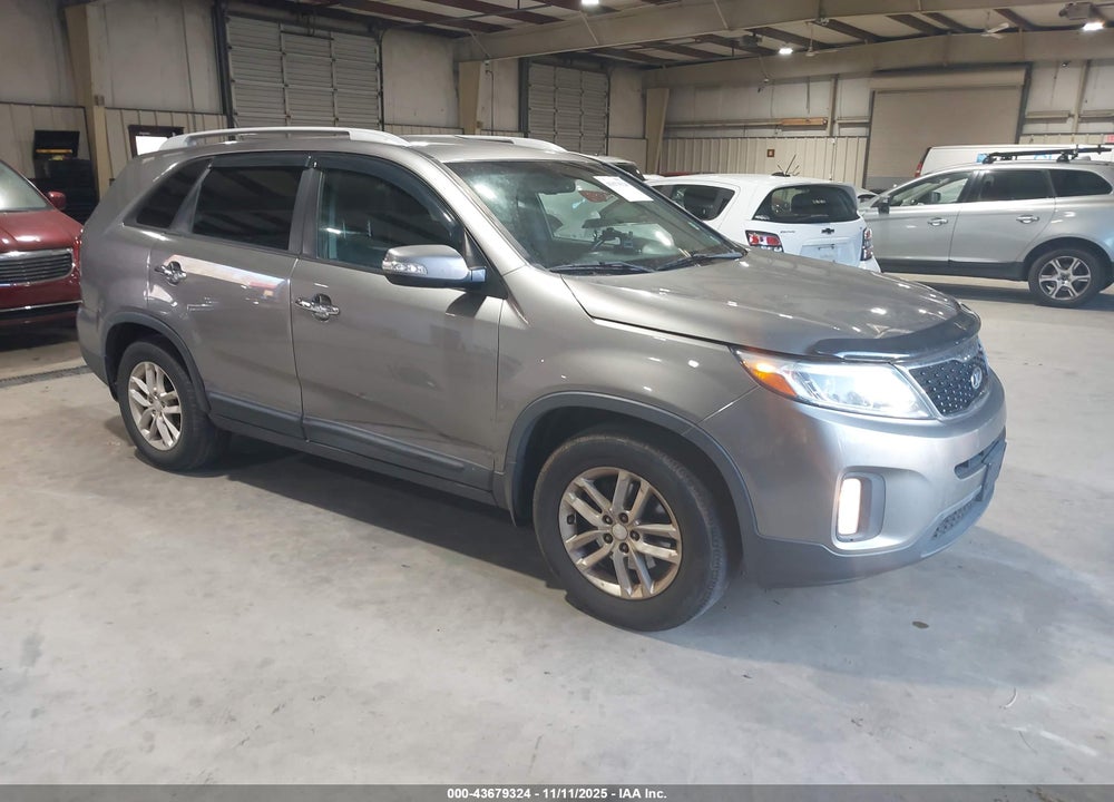 2015 KIA SORENTO LX V6 VIN: 5XYKT4A73FG579149