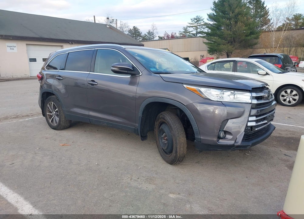2019 TOYOTA HIGHLANDER XLE VIN: 5TDJZRFH9KS601497