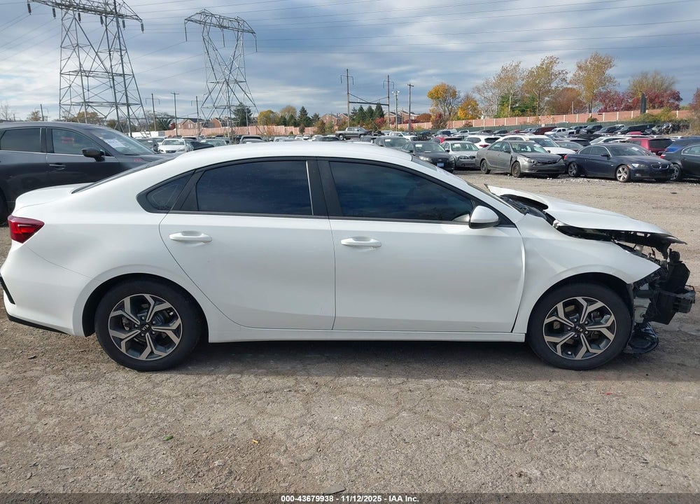 2019 KIA FORTE LXS VIN: 3KPF24AD2KE005028