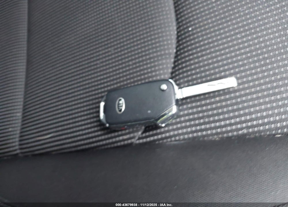 2019 KIA FORTE LXS VIN: 3KPF24AD2KE005028