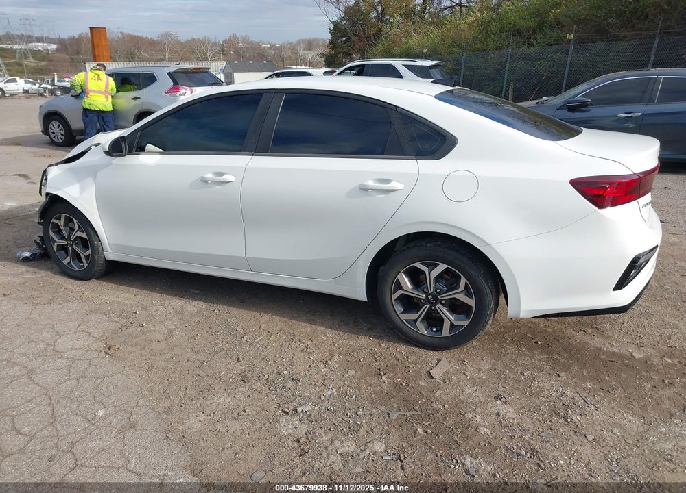 2019 KIA FORTE LXS VIN: 3KPF24AD2KE005028