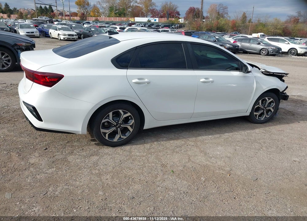 2019 KIA FORTE LXS VIN: 3KPF24AD2KE005028
