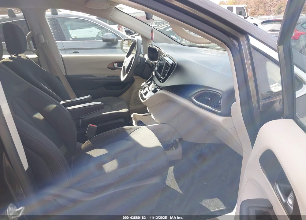 2018 CHRYSLER PACIFICA LX VIN: 2C4RC1CG1JR171277