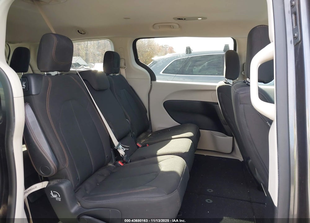2018 CHRYSLER PACIFICA LX VIN: 2C4RC1CG1JR171277