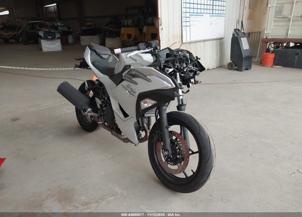 2024 KAWASAKI EX500 VIN: ML5EXGG14RDA27388