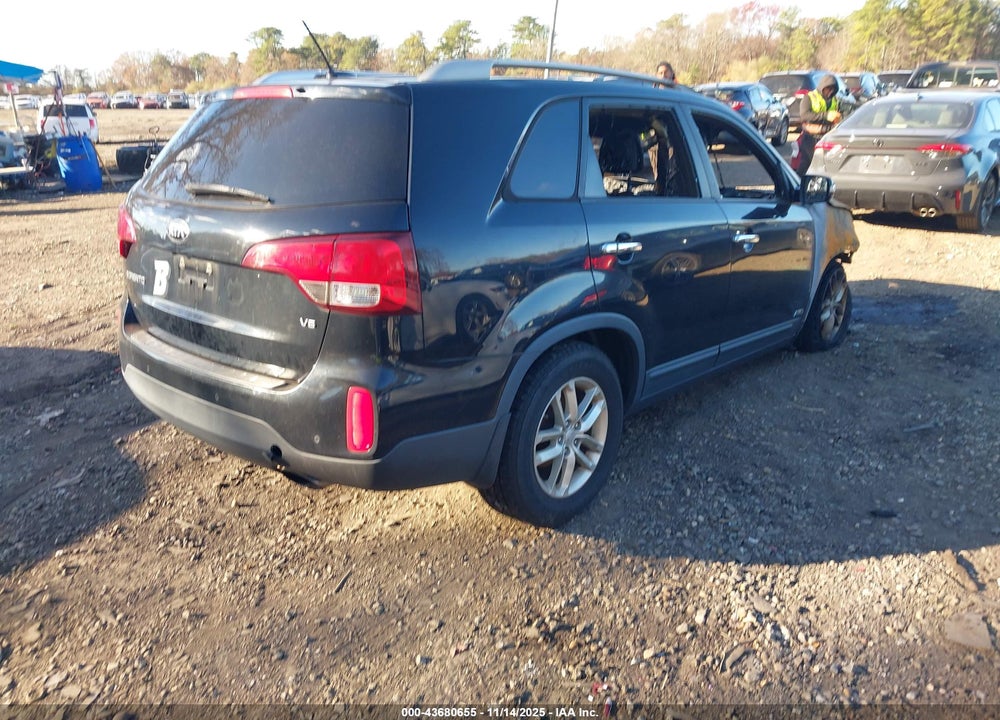 2015 KIA SORENTO LX V6 VIN: 5XYKTDA76FG611723