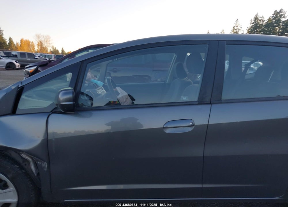 2013 HONDA FIT VIN: JHMGE8H32DC062242