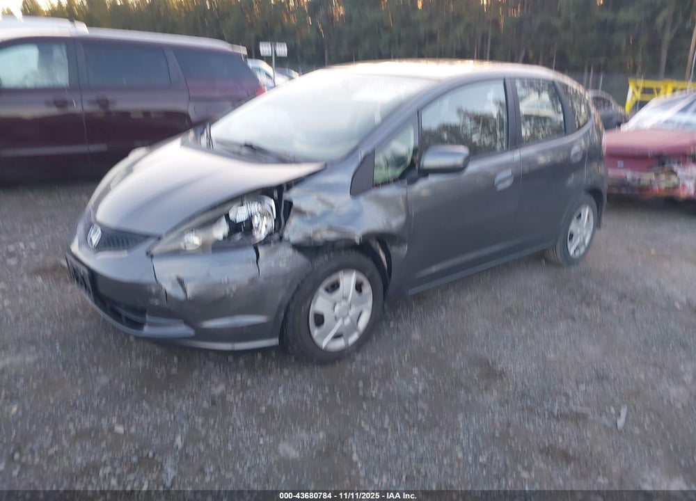 2013 HONDA FIT VIN: JHMGE8H32DC062242
