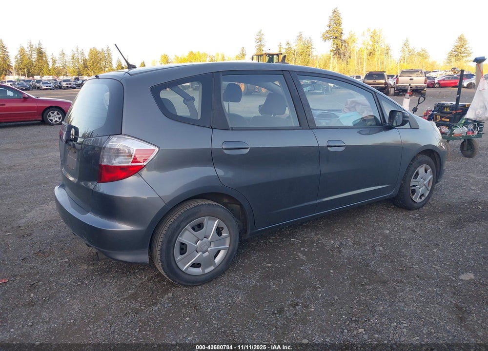 2013 HONDA FIT VIN: JHMGE8H32DC062242