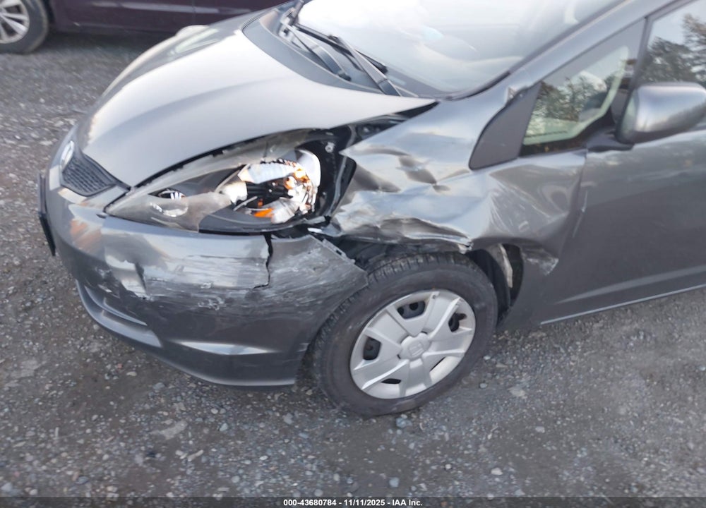 2013 HONDA FIT VIN: JHMGE8H32DC062242