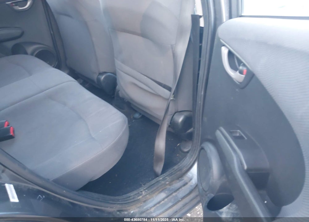 2013 HONDA FIT VIN: JHMGE8H32DC062242