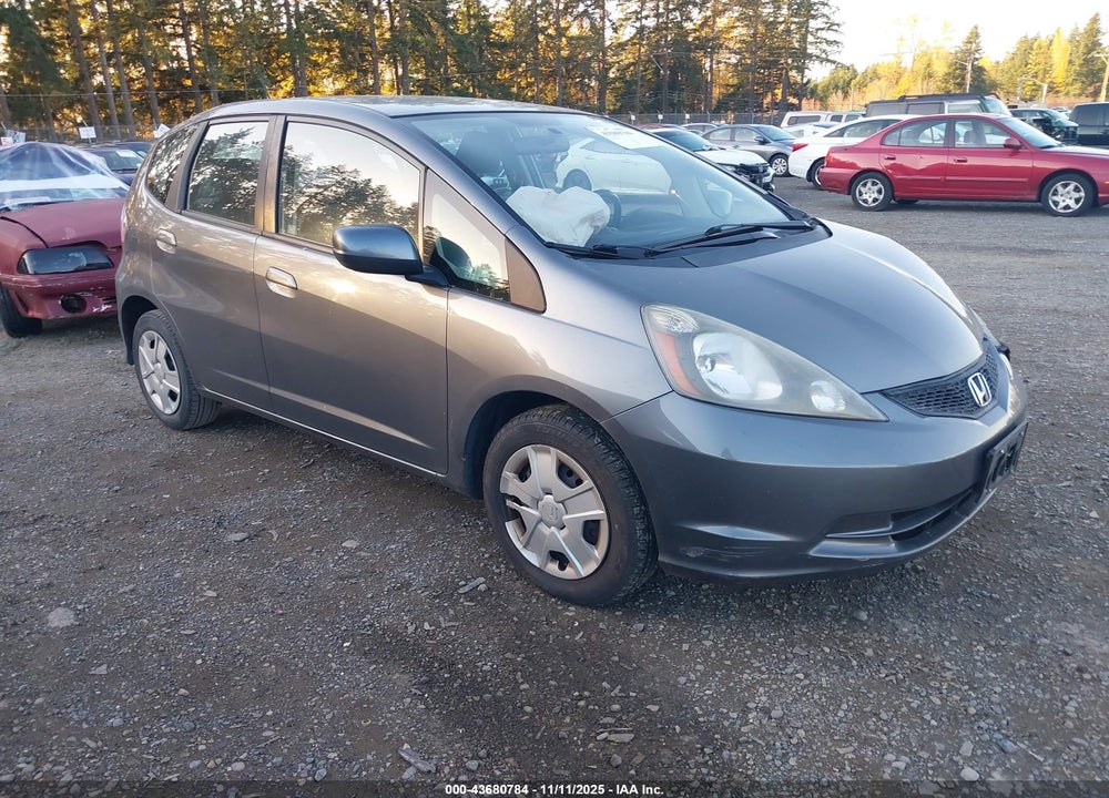 2013 HONDA FIT VIN: JHMGE8H32DC062242