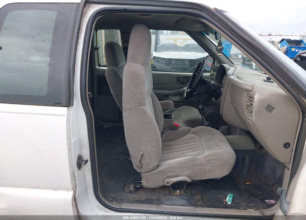 2000 CHEVROLET S-10 VIN: 1GCCS1956Y8276885