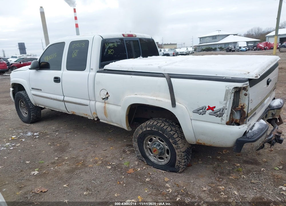 2005 GMC SIERRA 2500HD SLE VIN: 1GTHK29U95E109808