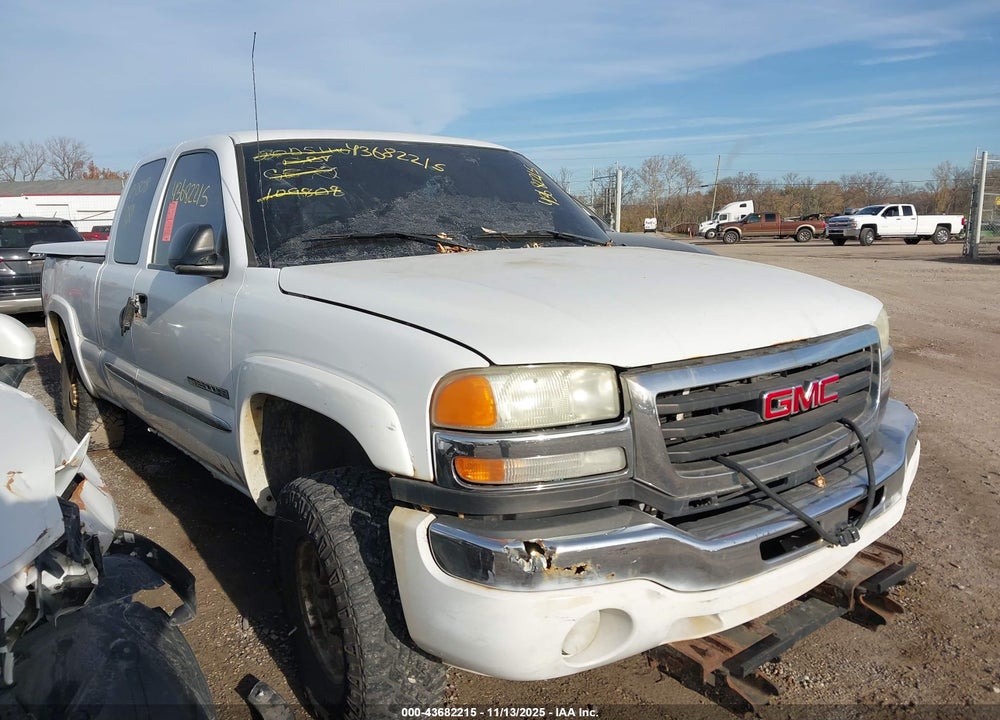 2005 GMC SIERRA 2500HD SLE VIN: 1GTHK29U95E109808