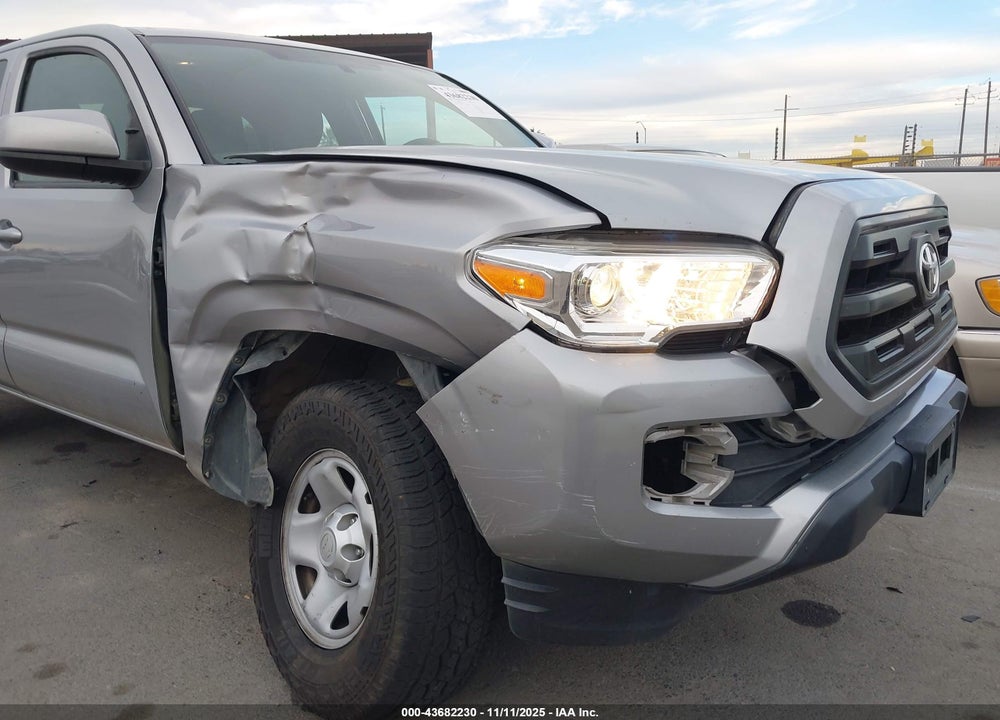 2017 TOYOTA TACOMA SR VIN: 5TFSX5EN8HX055210