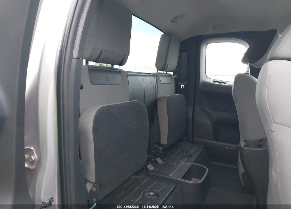 2017 TOYOTA TACOMA SR VIN: 5TFSX5EN8HX055210