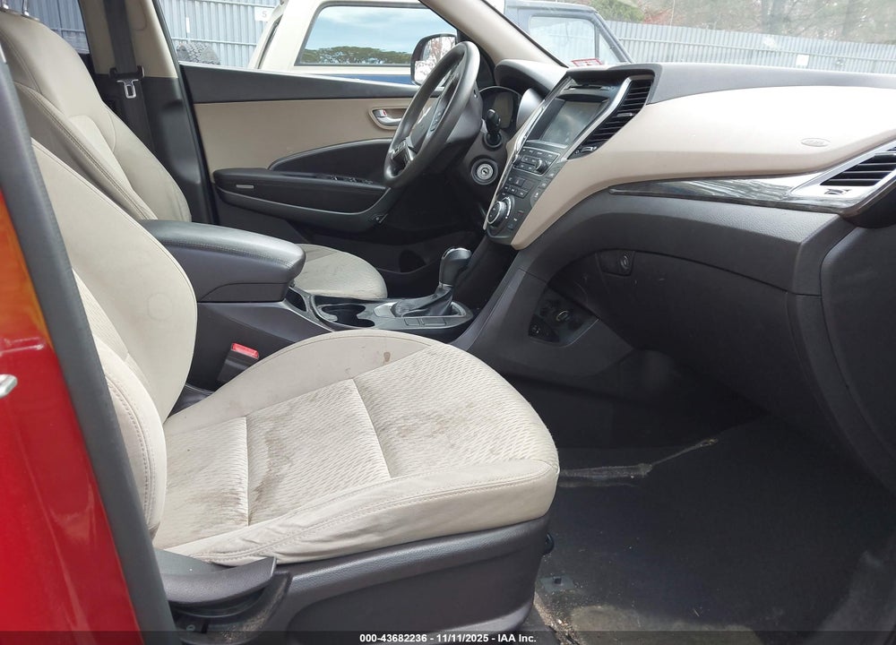 2017 HYUNDAI SANTA FE SE VIN: KM8SMDHF1HU238369