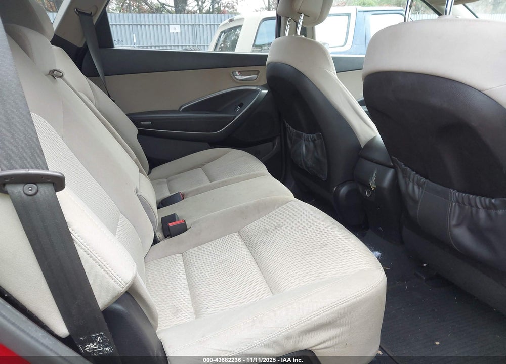 2017 HYUNDAI SANTA FE SE VIN: KM8SMDHF1HU238369