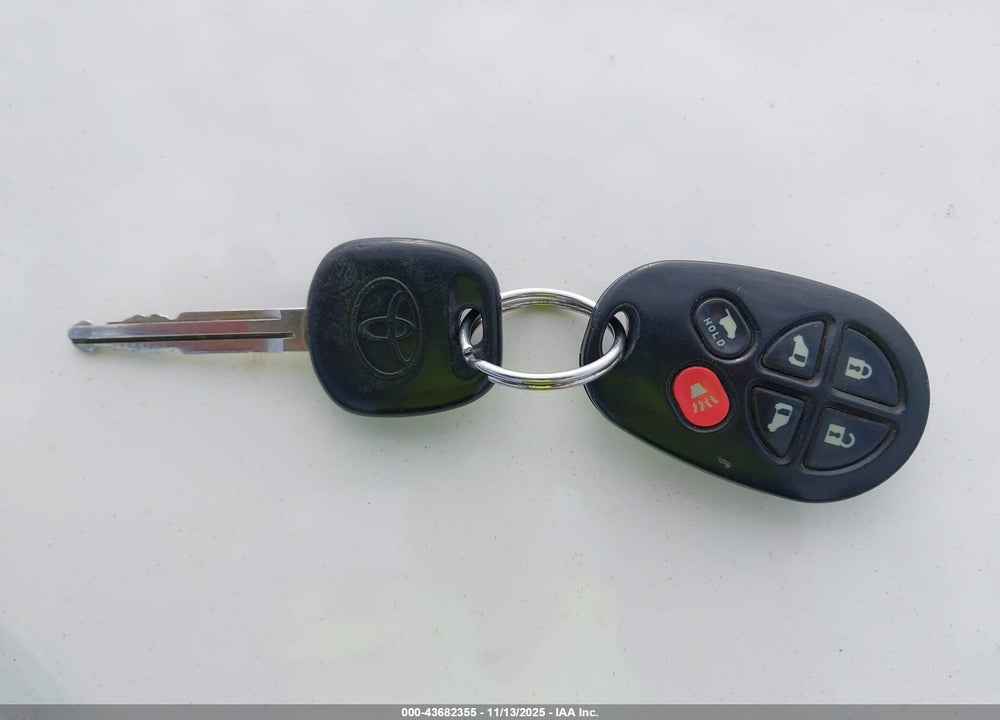 2005 TOYOTA SIENNA XLE LIMITED VIN: 5TDBA22CX5S053236