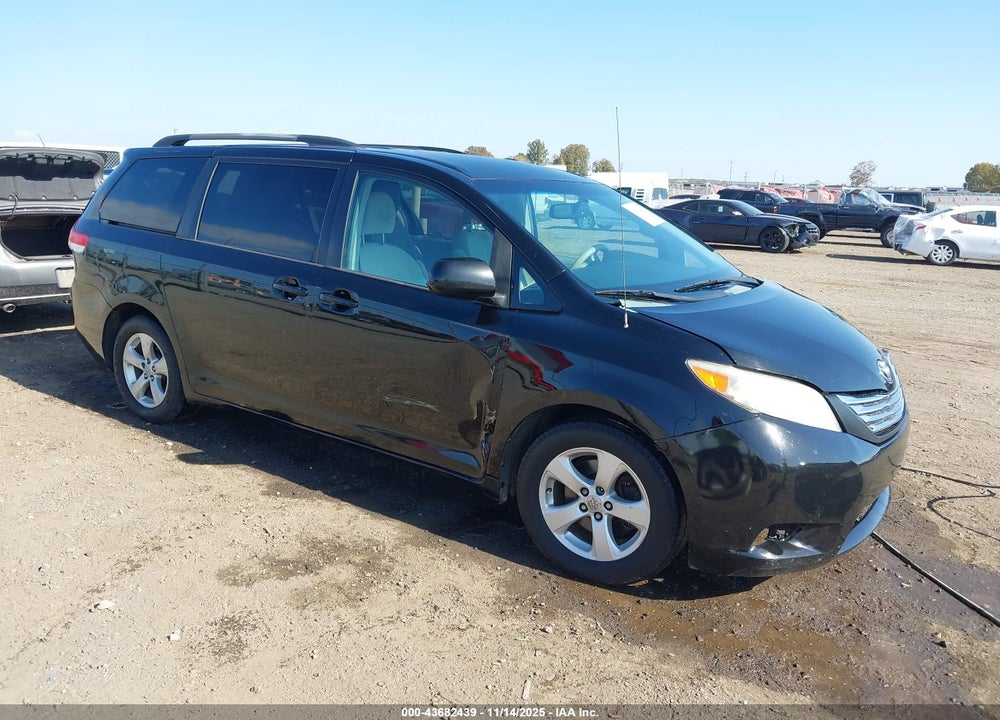 2013 TOYOTA SIENNA LE V6 8 PASSENGER VIN: 5TDKK3DC2DS284677