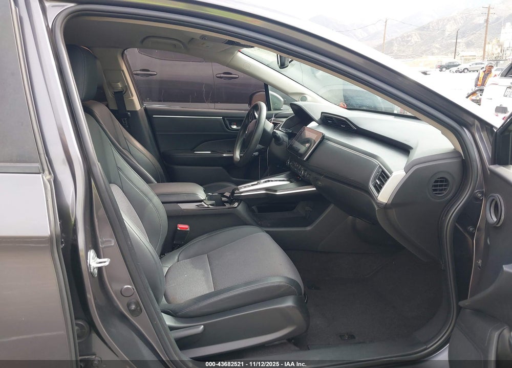 2020 HONDA CLARITY PLUG-IN HYBRID VIN: JHMZC5F1XLC000035