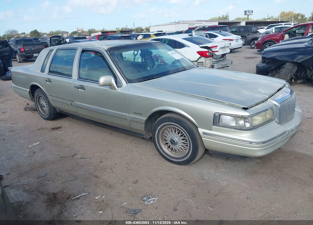 1997 LINCOLN TOWN CAR SIGNATURE VIN: 1LNLM82W6VY618560