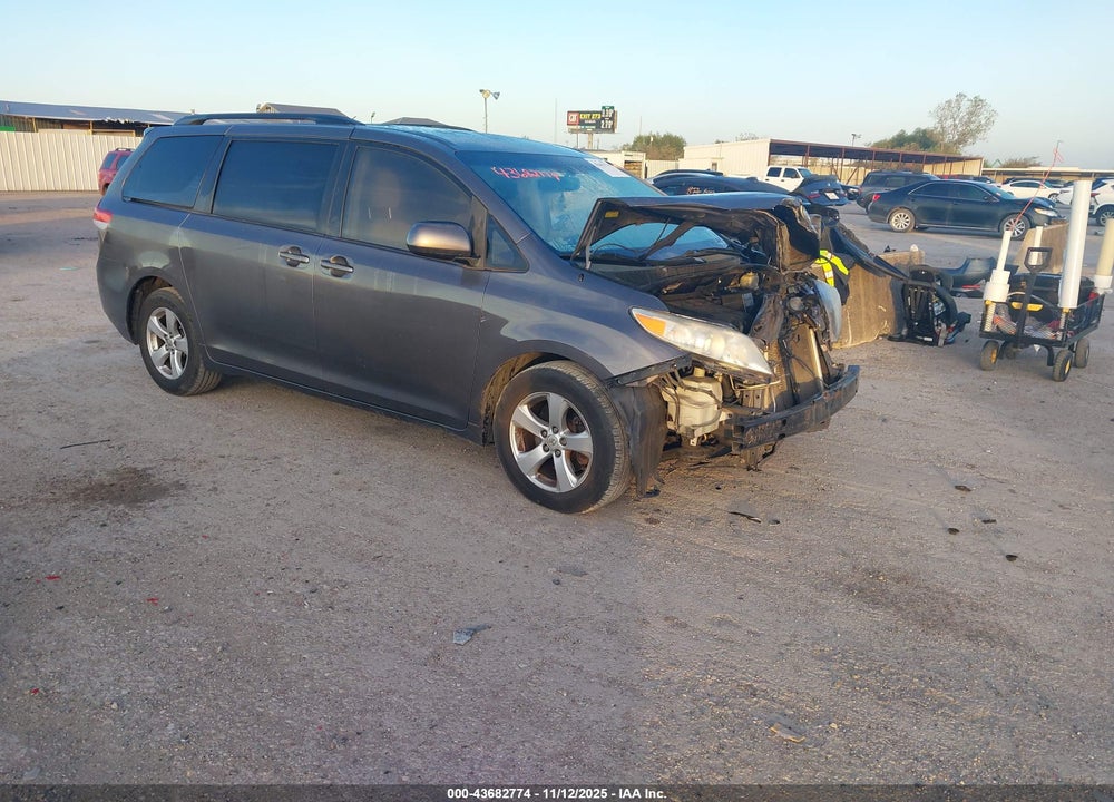 2014 TOYOTA SIENNA LE V6 8 PASSENGER VIN: 5TDKK3DC0ES517280