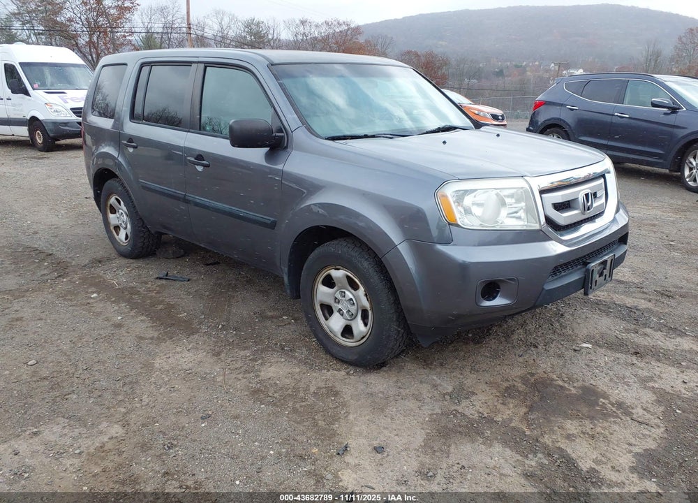 2011 HONDA PILOT LX VIN: 5FNYF4H2XBB098215