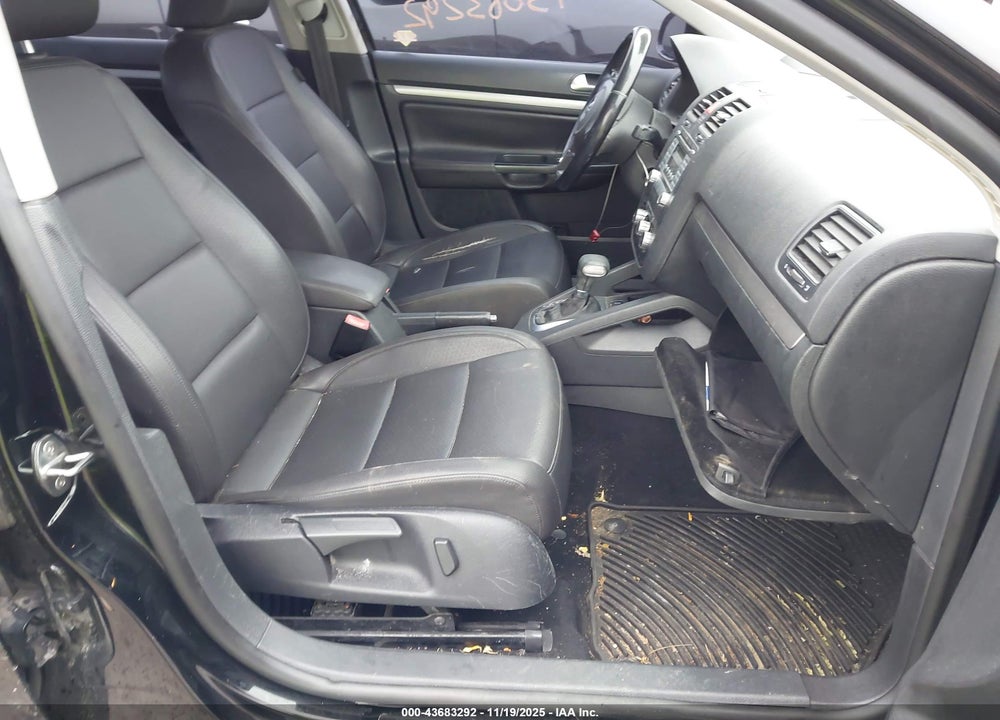 2010 VOLKSWAGEN JETTA LIMITED EDITION VIN: 3VWRZ7AJ6AM135704