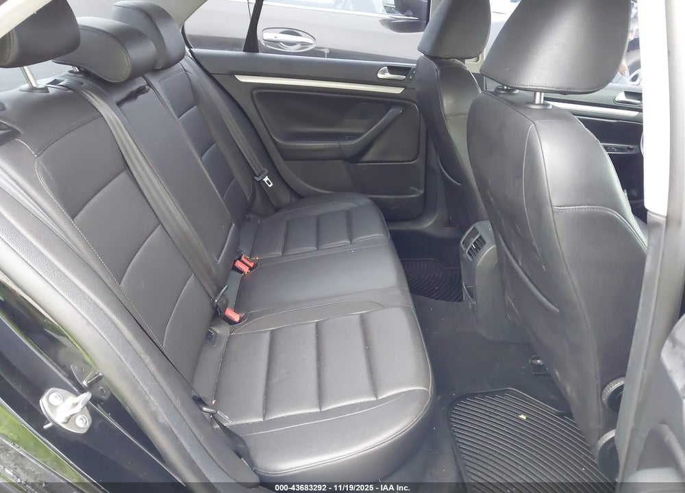 2010 VOLKSWAGEN JETTA LIMITED EDITION VIN: 3VWRZ7AJ6AM135704