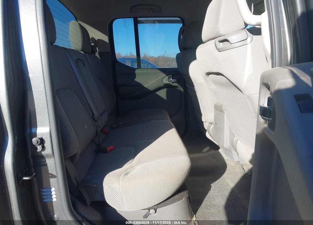 2005 NISSAN FRONTIER SE VIN: 1N6AD07W15C434644