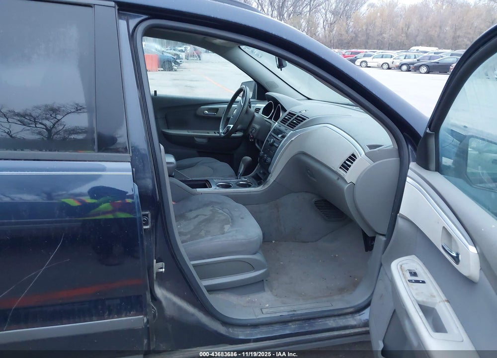 2011 CHEVROLET TRAVERSE VIN: 1GNKRFED0BJ404448