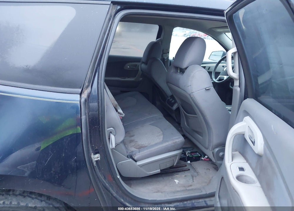2011 CHEVROLET TRAVERSE VIN: 1GNKRFED0BJ404448