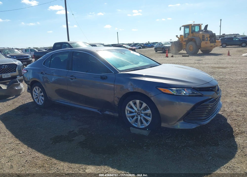 2018 TOYOTA CAMRY LE VIN: 4T1B11HK5JU067569