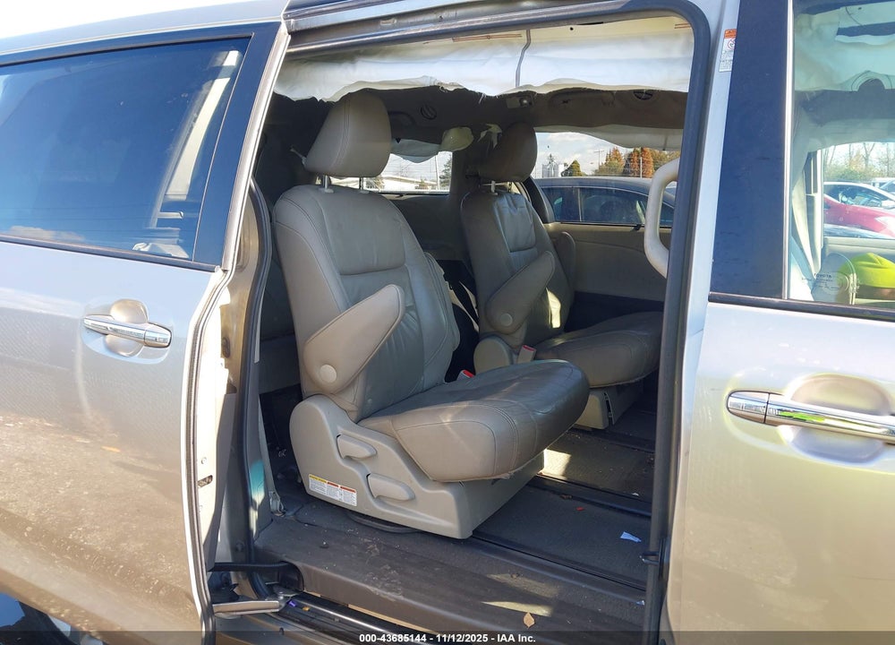 2016 TOYOTA SIENNA XLE 7 PASSENGER VIN: 5TDDK3DCXGS131008