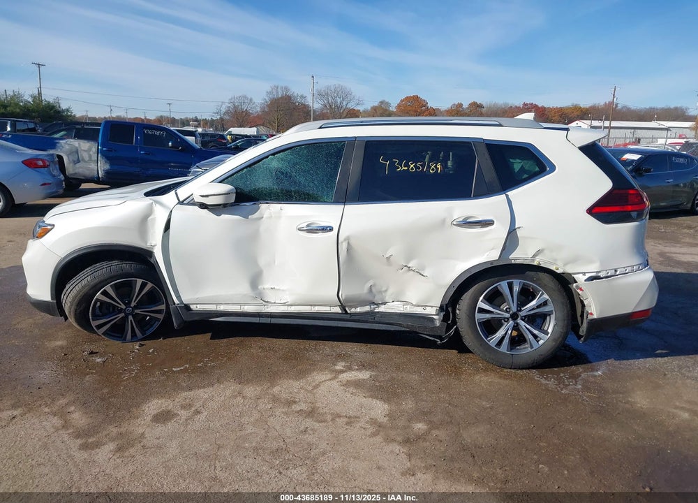 2017 NISSAN ROGUE SL VIN: 5N1AT2MV6HC744236