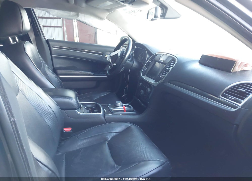 2019 CHRYSLER 300 LIMITED VIN: 2C3CCAEG0KH693512