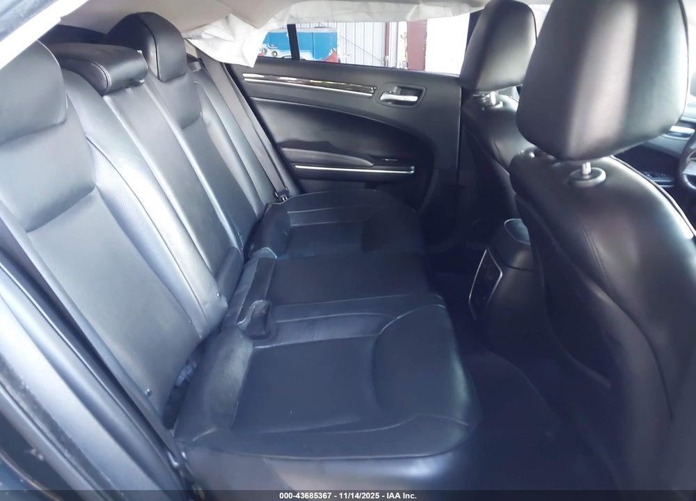 2019 CHRYSLER 300 LIMITED VIN: 2C3CCAEG0KH693512