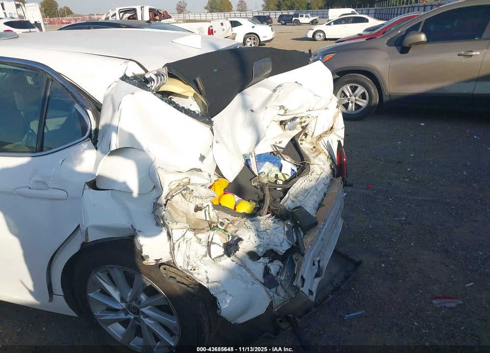 2021 TOYOTA CAMRY LE VIN: 4T1C11AK6MU459561