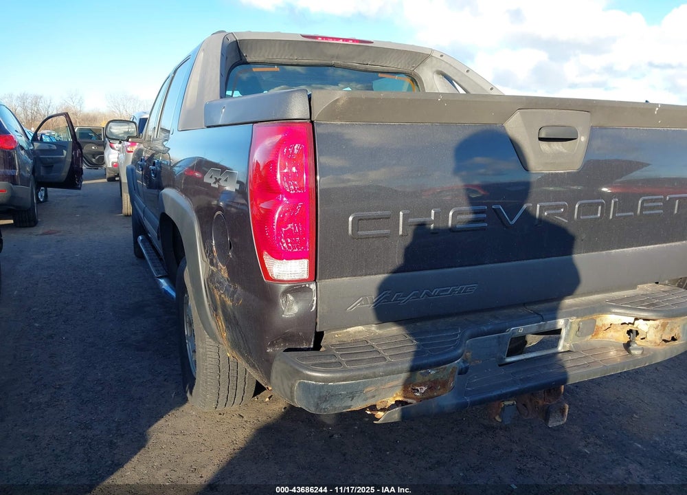 2005 CHEVROLET AVALANCHE 1500 LT VIN: 3GNEK12Z05G137354