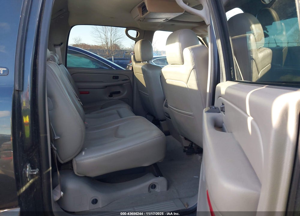 2005 CHEVROLET AVALANCHE 1500 LT VIN: 3GNEK12Z05G137354
