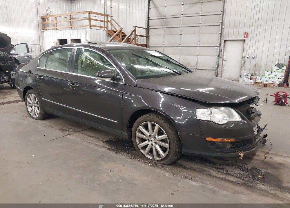 2010 VOLKSWAGEN PASSAT KOMFORT VIN: WVWJK7AN1AE123683