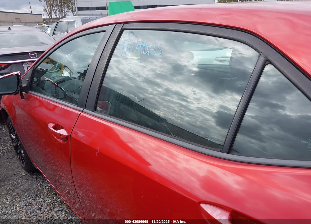 2018 TOYOTA COROLLA SE VIN: 5YFBURHE1JP803828